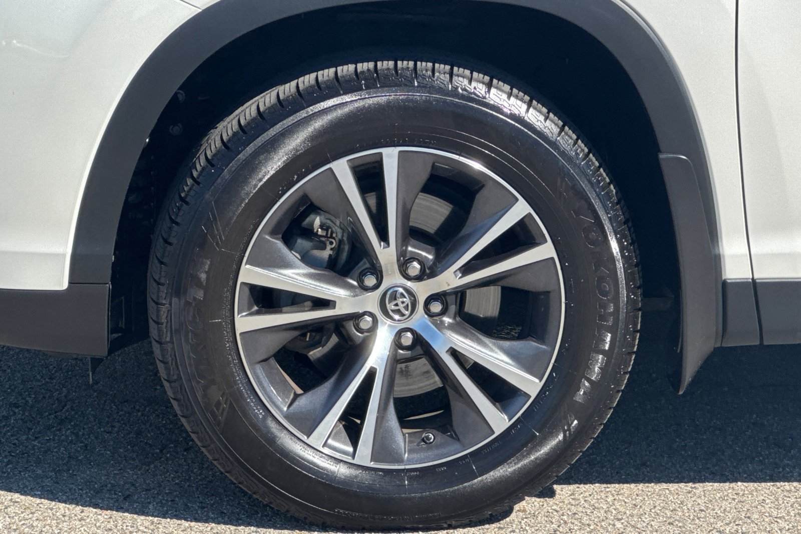 Used 2019 Toyota Highlander LE FWD image 26