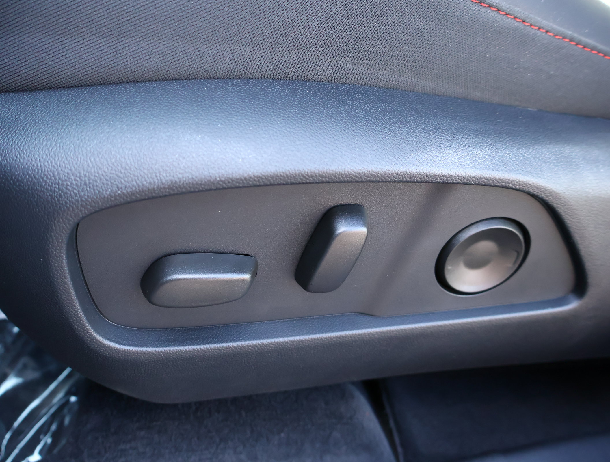 New 2027 Chevrolet Equinox RS w/ Safety and Technology Package FWD image 9