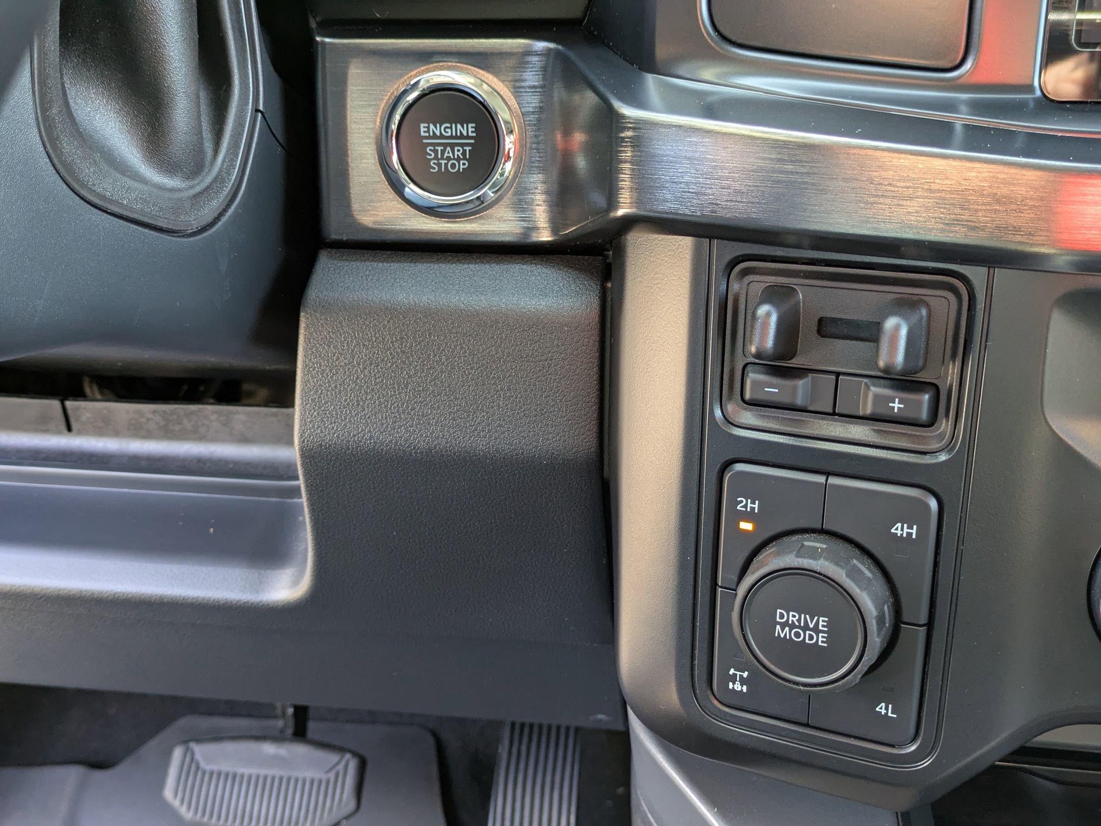 Certified 2024 Ford F350 Lariat w/ Chrome Package image 25