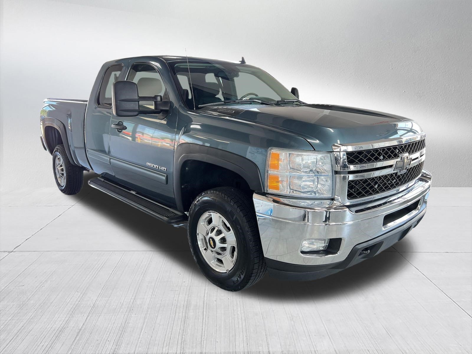 Used 2011 Chevrolet Silverado 2500 LT w/ Interior Plus Package AWD/4WD image 3
