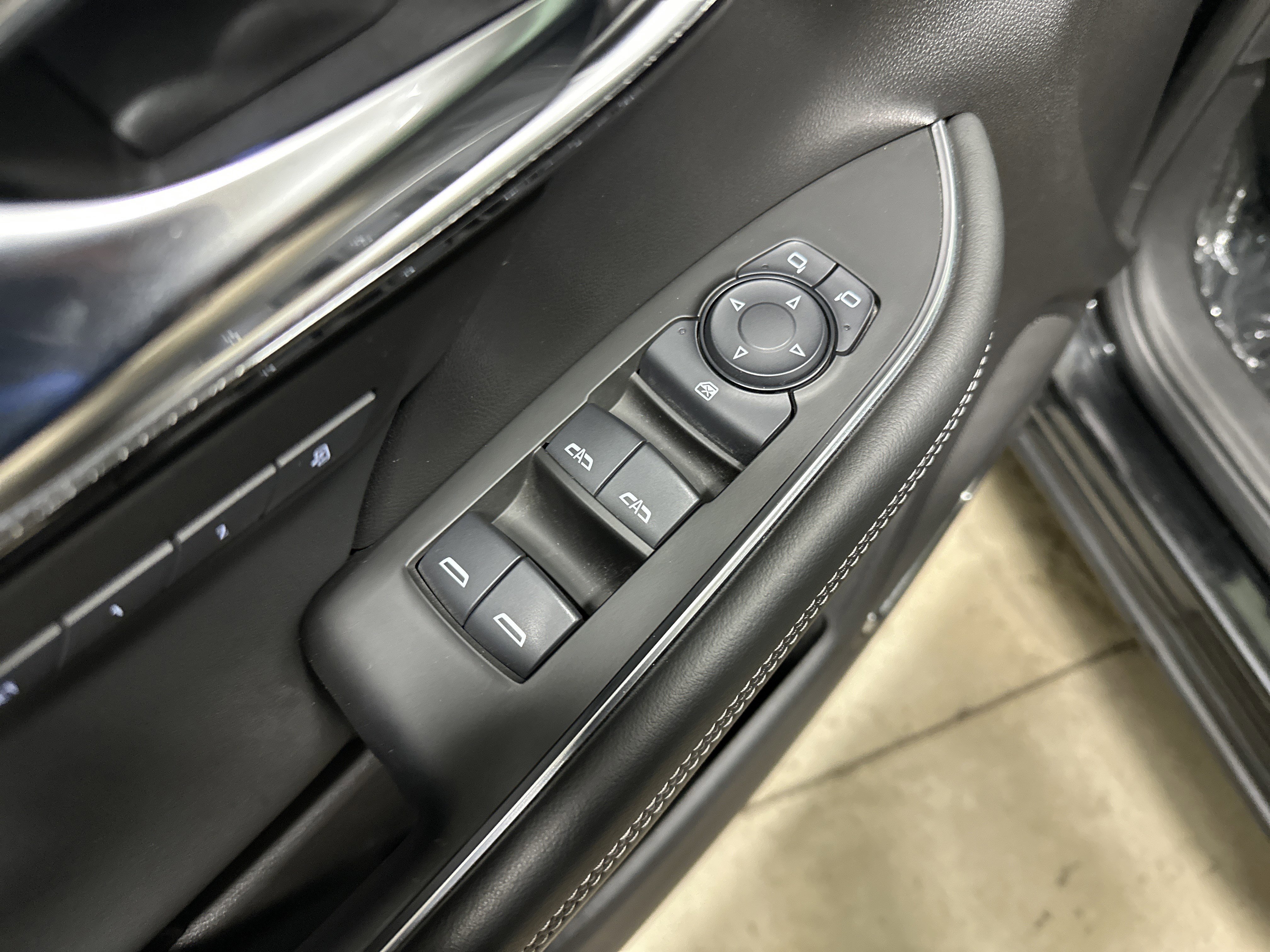 Used 2021 Buick Envision Essence w/ Technology Package I image 15