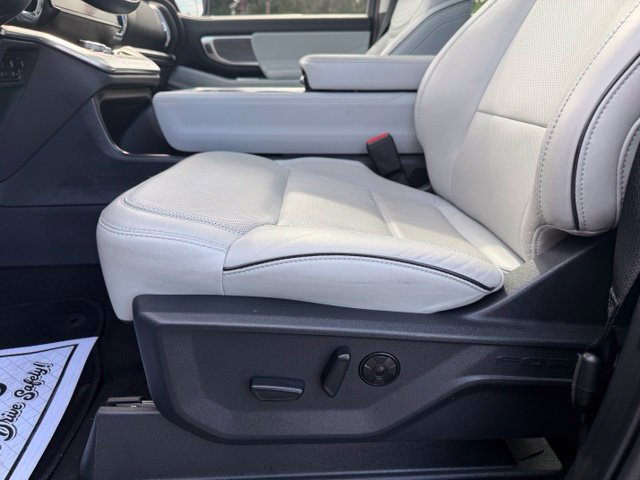 Used 2025 Ford Expedition Max Platinum w/ Platinum Ultimate Package AWD/4WD image 22