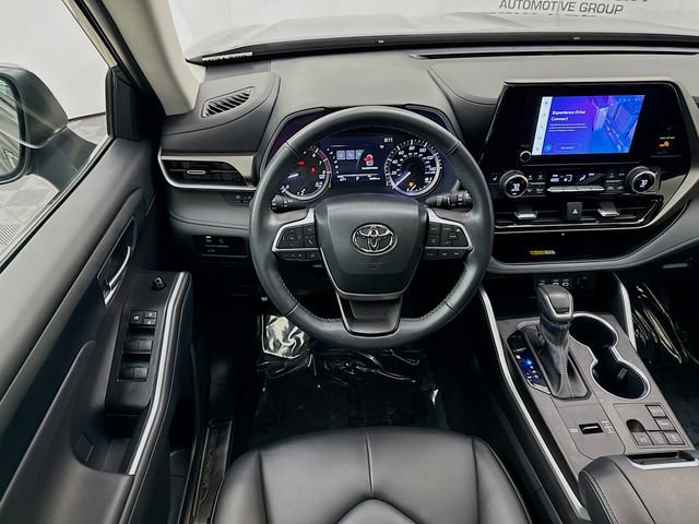 Used 2023 Toyota Highlander XLE image 23