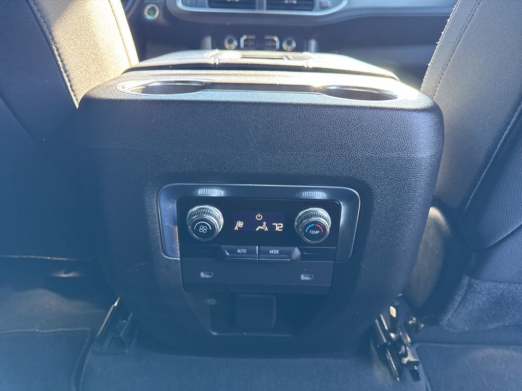 Used 2022 GMC Yukon SLE image 24