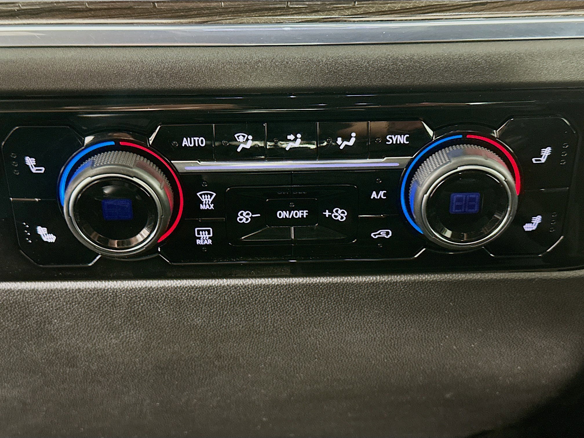 Used 2024 Chevrolet Silverado 1500 LT image 23