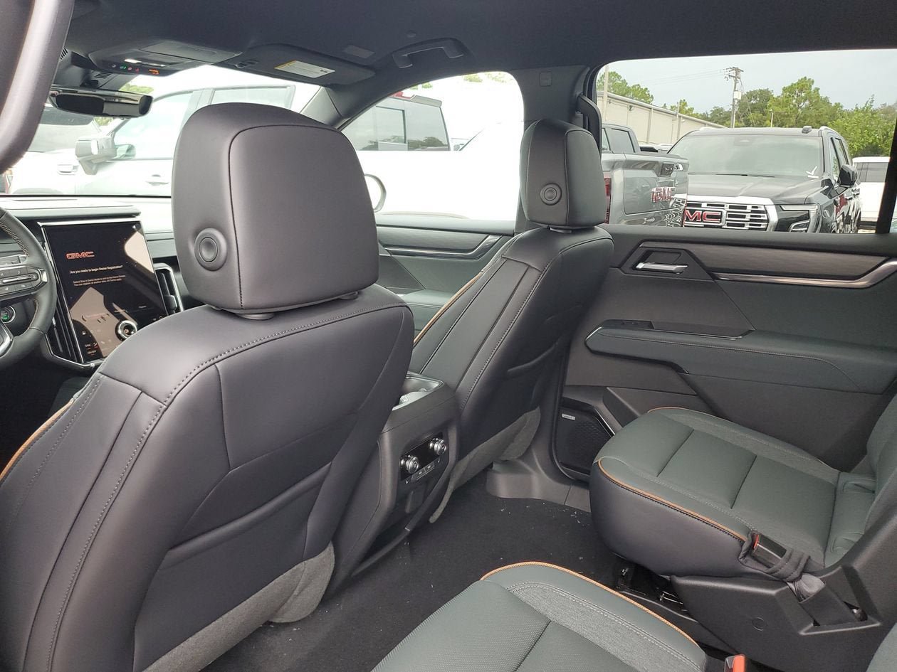 New 2026 GMC Acadia AT4 w/ Luxury Package AWD/4WD image 10