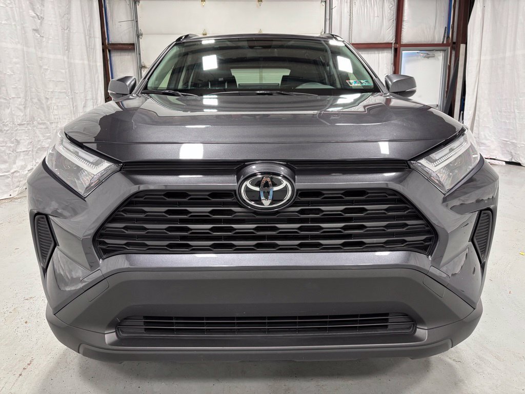 Used 2025 Toyota RAV4 XLE AWD/4WD image 2