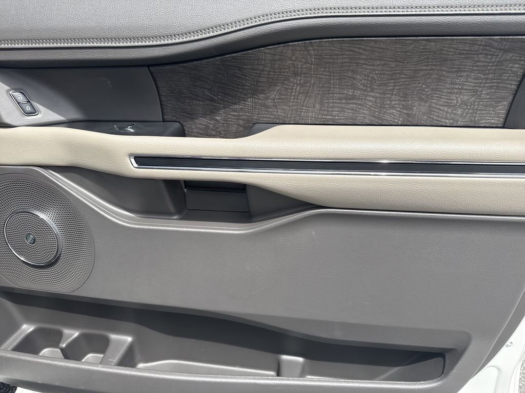Used 2021 Ford Expedition Max Limited image 14