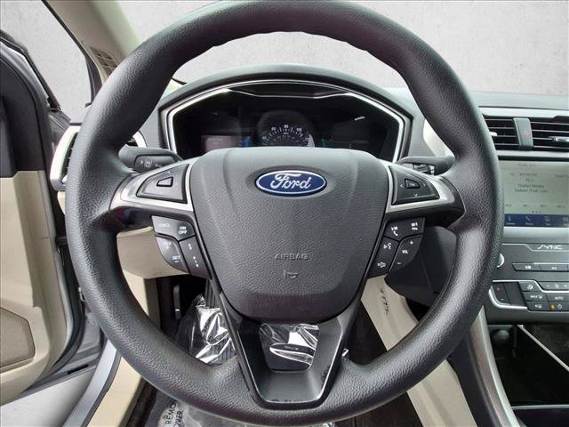 Used 2020 Ford Fusion SE FWD image 25