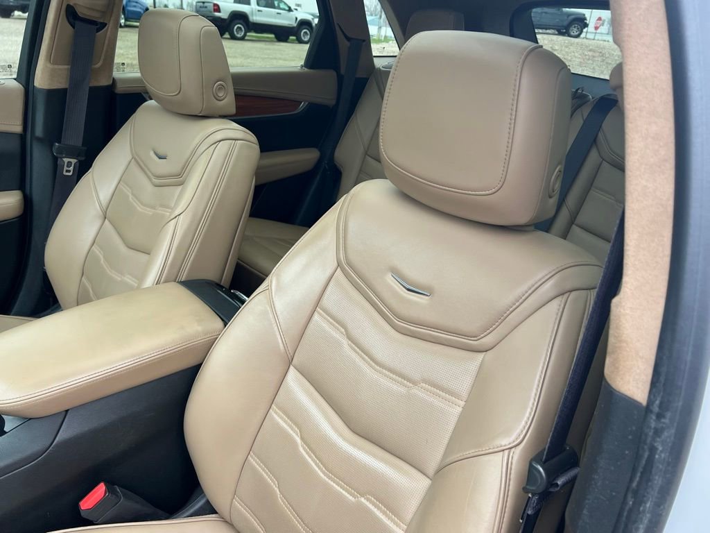Used 2017 Cadillac XT5 Platinum w/ Driver Assist Package image 34