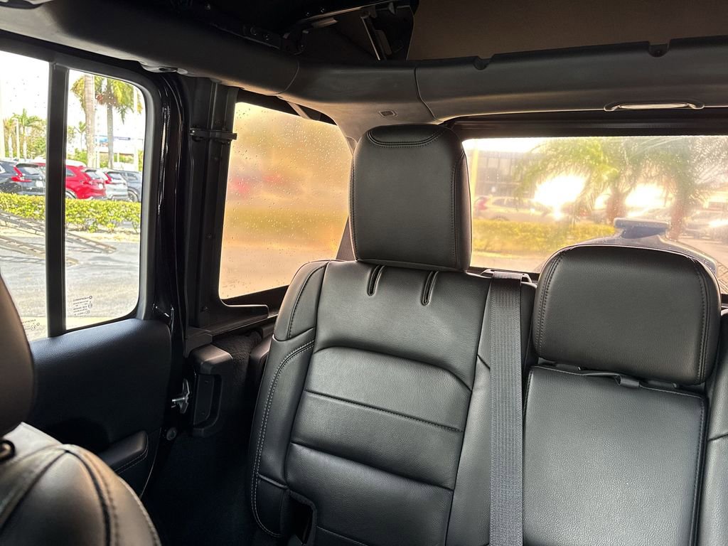Used 2019 Jeep Wrangler Unlimited Sahara AWD/4WD image 13