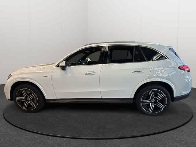 Used 2025 Mercedes-Benz GLC 350e 4MATIC image 3
