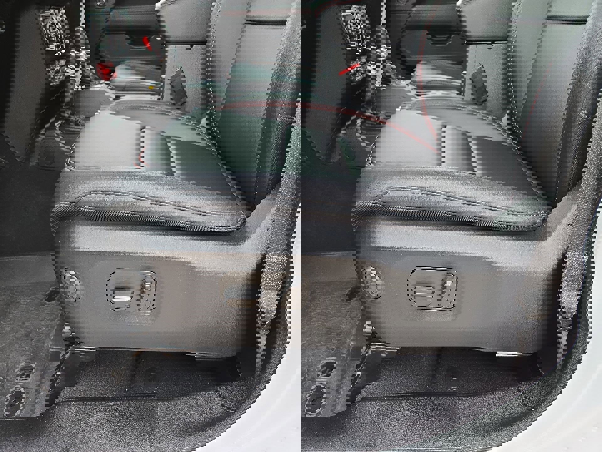 Used 2024 Jeep Gladiator Rubicon w/ Technology Group image 17