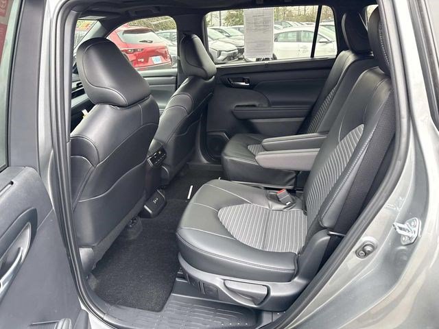 Used 2026 Toyota Highlander XSE image 17