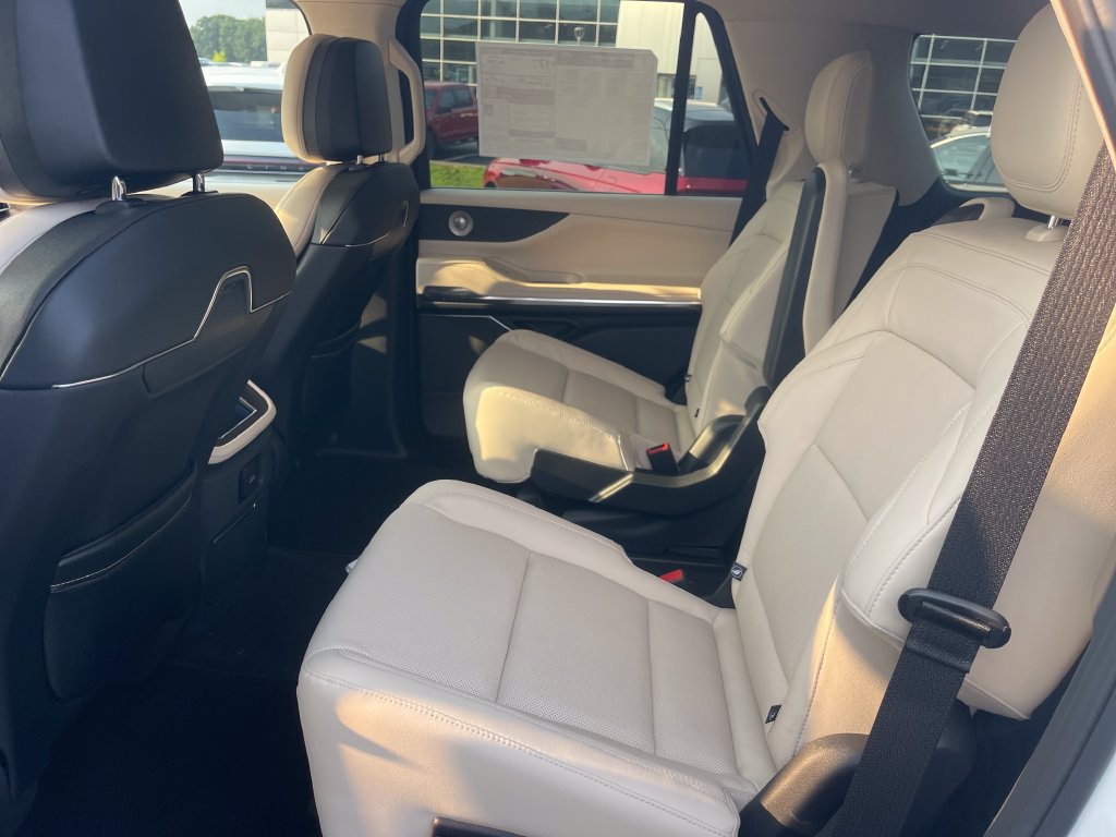 New 2027 Lincoln Navigator Reserve AWD/4WD image 14