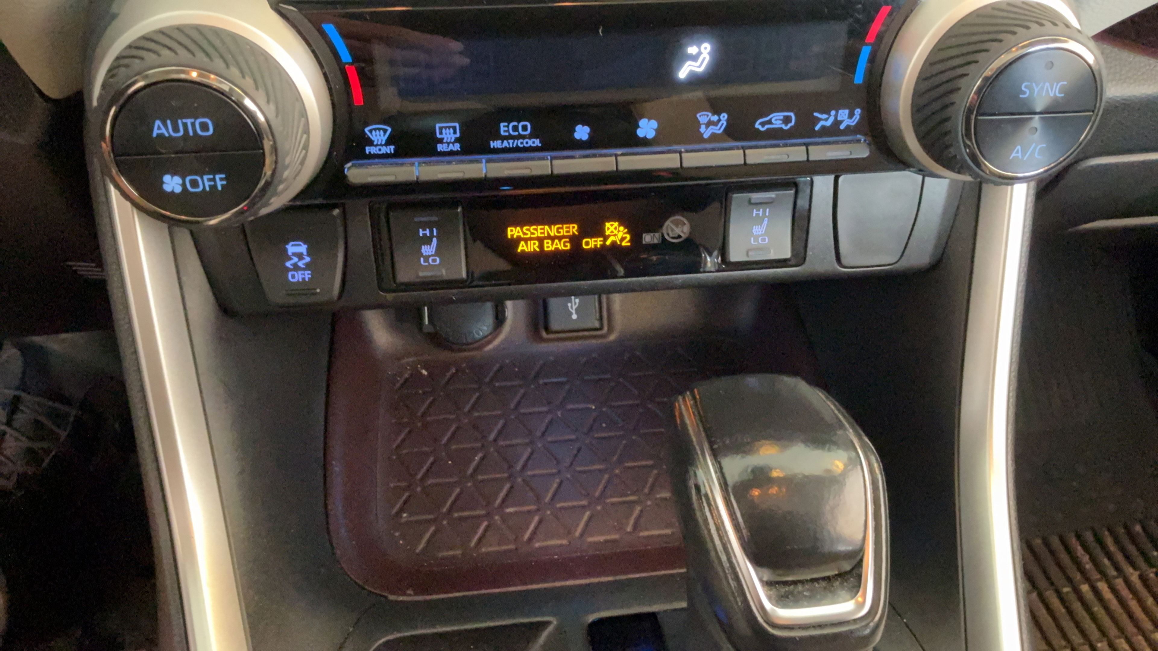 Used 2020 Toyota RAV4 Limited FWD image 15