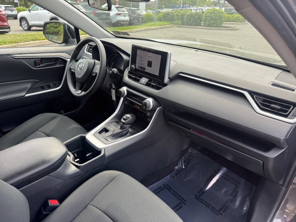Used 2024 Toyota RAV4 LE AWD/4WD image 16