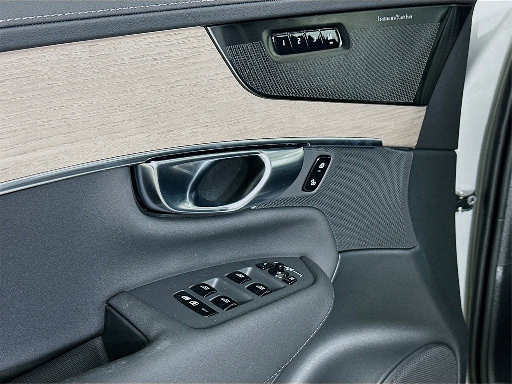Used 2025 Volvo XC90 B5 Plus w/ Protection Package Premier image 21