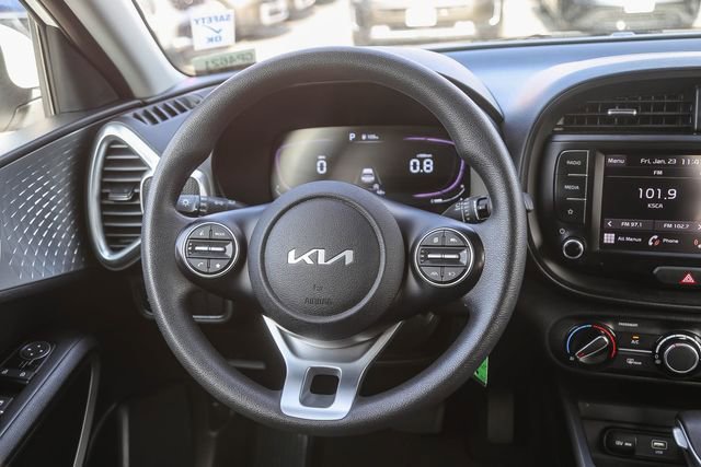 Used 2023 Kia Soul LX w/ LX Technology Package image 18
