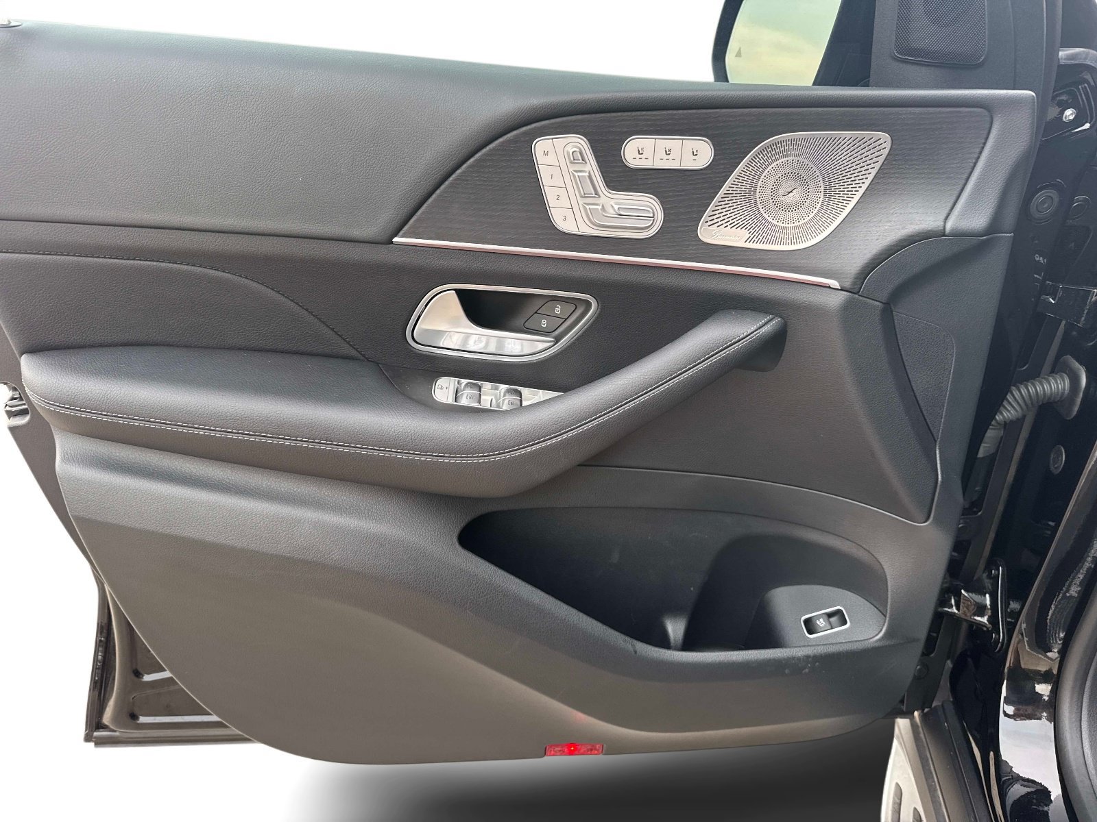 Used 2025 Mercedes-Benz GLS 580 4MATIC image 19