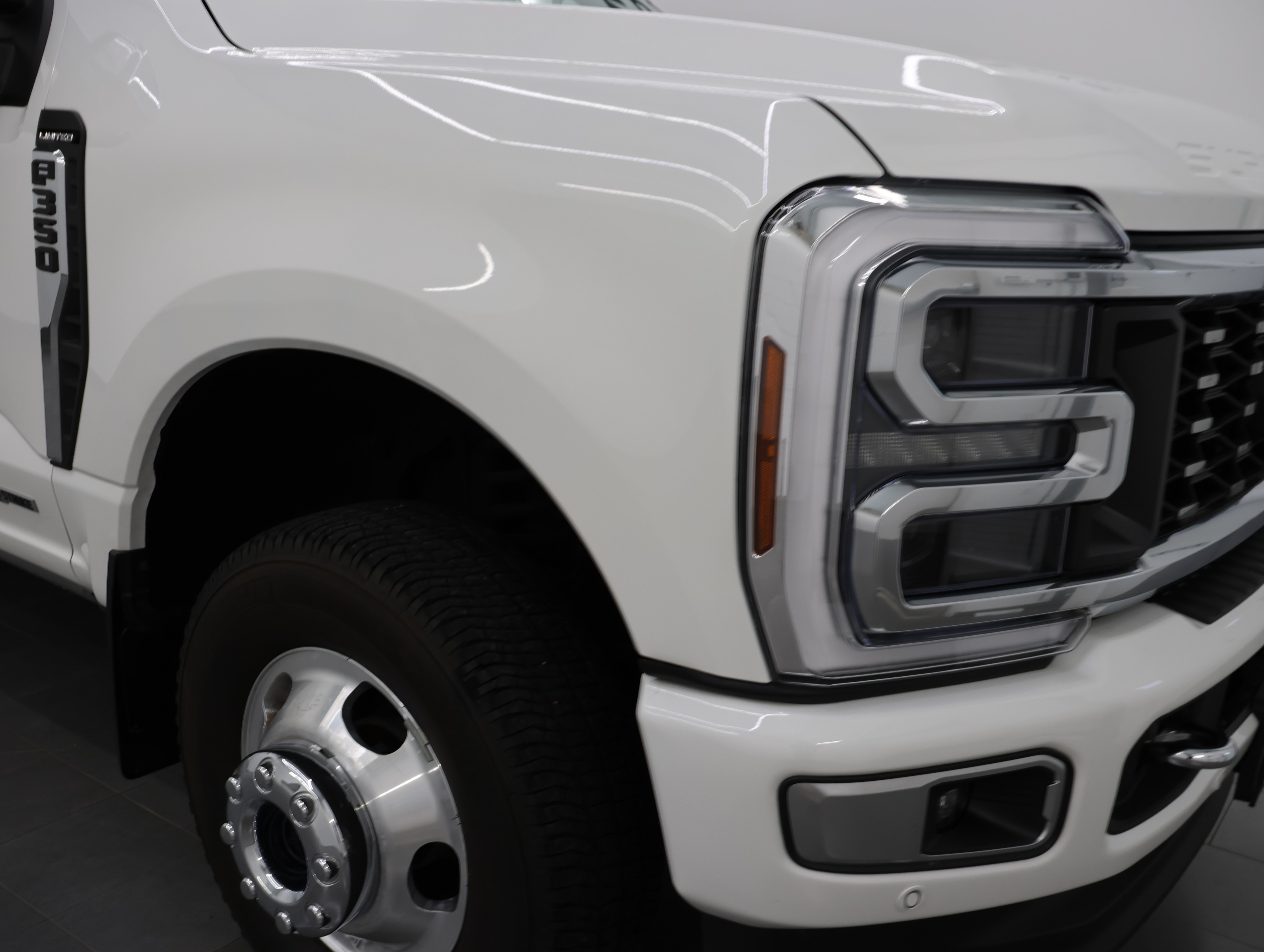 Used 2024 Ford F350 Limited w/ FX4 Off-Road Package AWD/4WD image 27