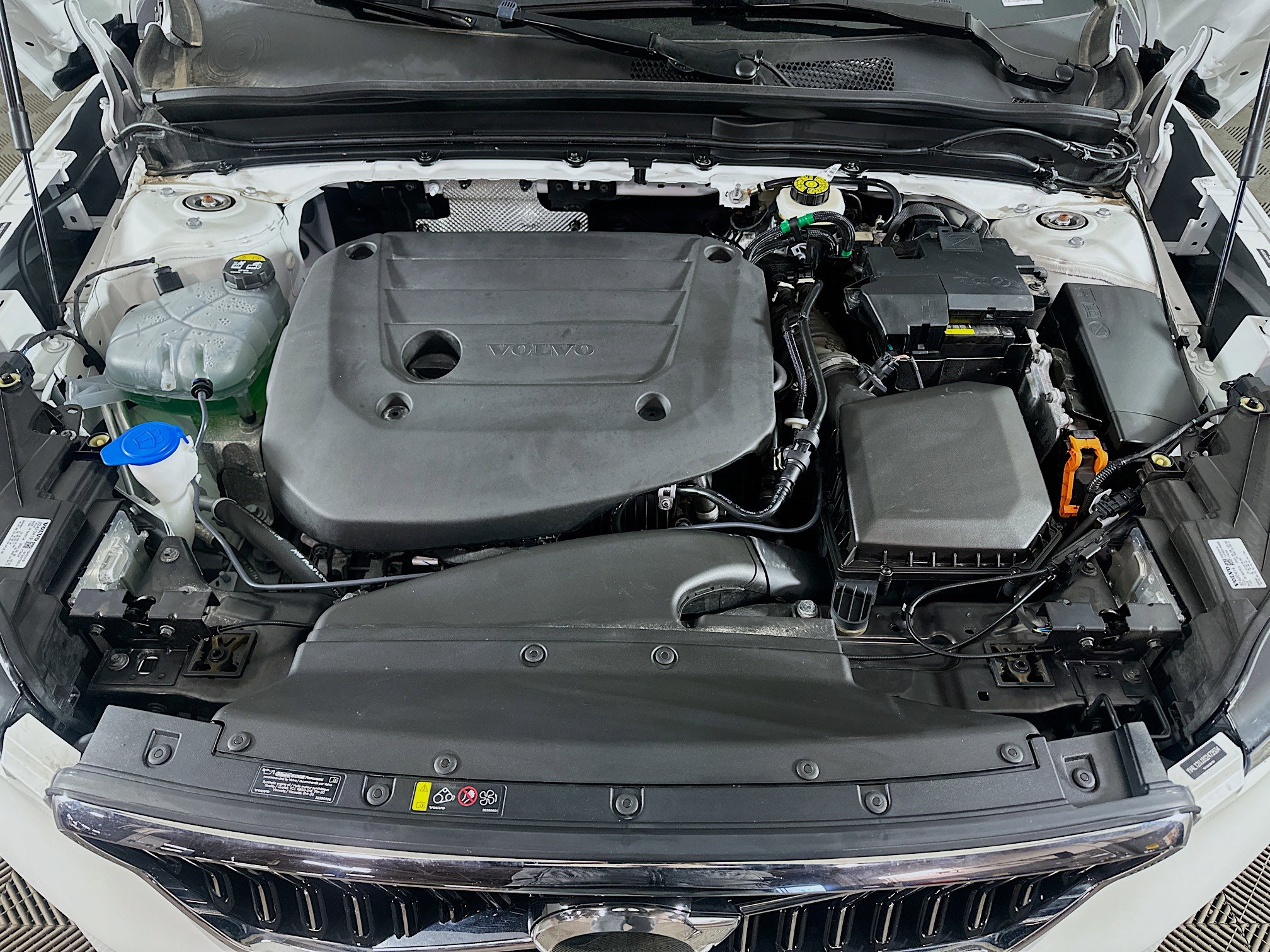 Used 2025 Volvo XC40 B5 Core image 33