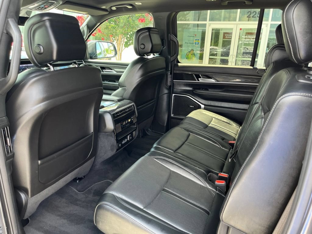 Used 2022 Jeep Wagoneer Series II w/ Premium Group I AWD/4WD image 20
