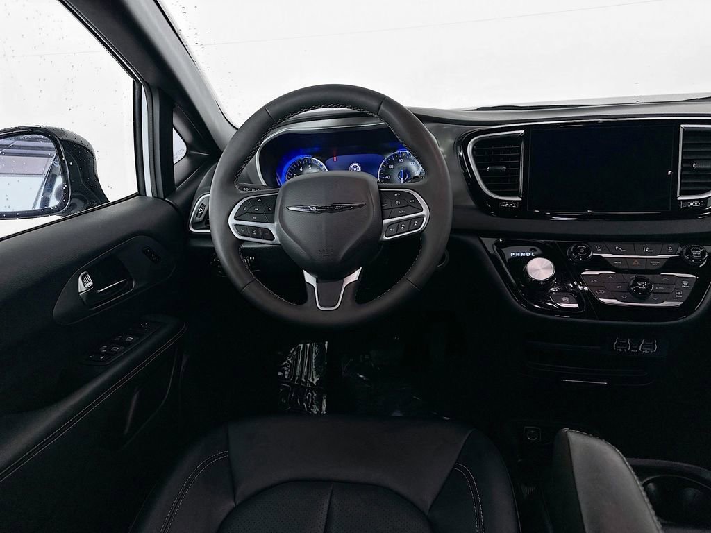 Certified 2025 Chrysler Pacifica Select image 32