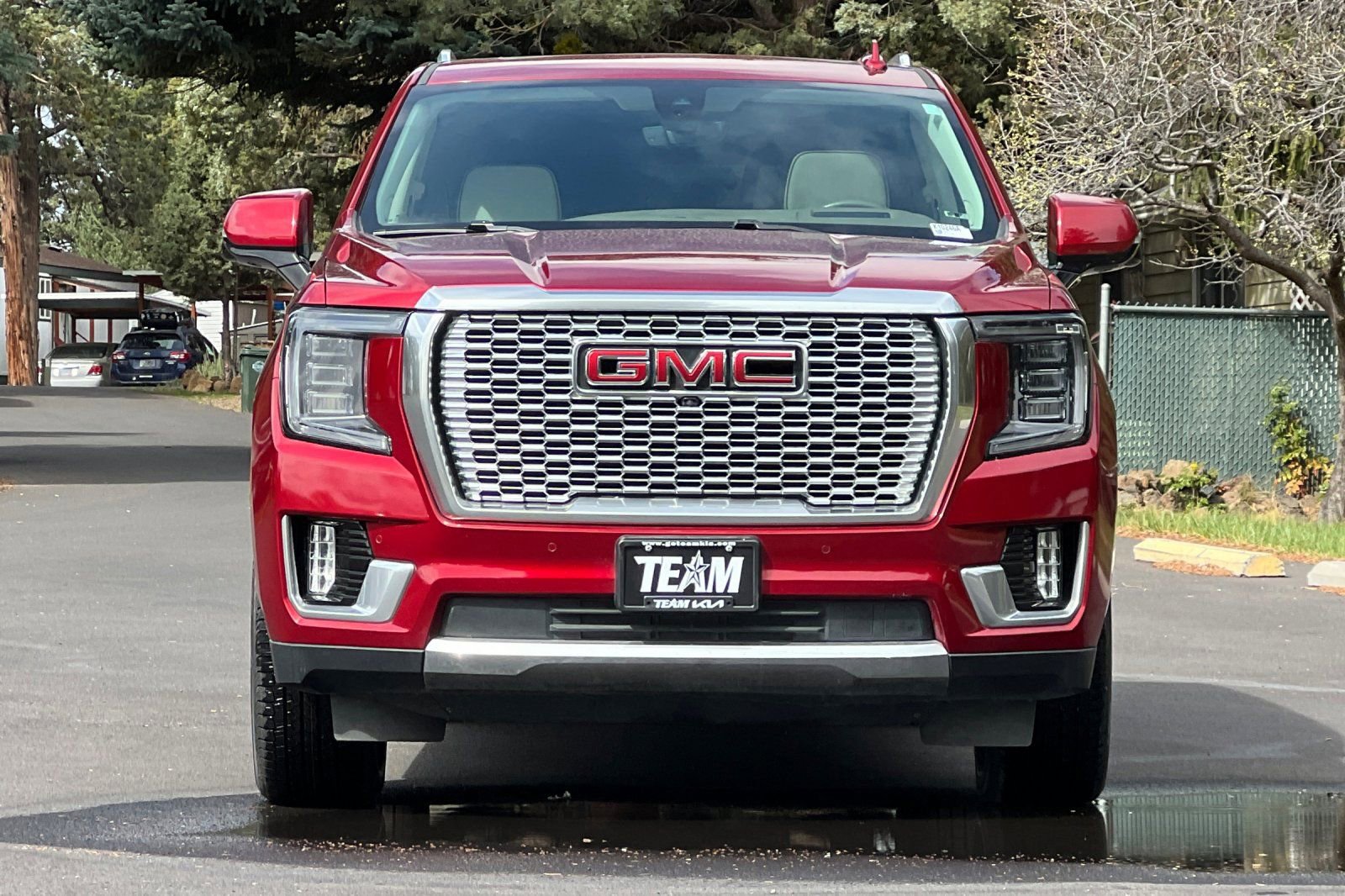 Used 2021 GMC Yukon Denali w/ Denali Premium Package image 9