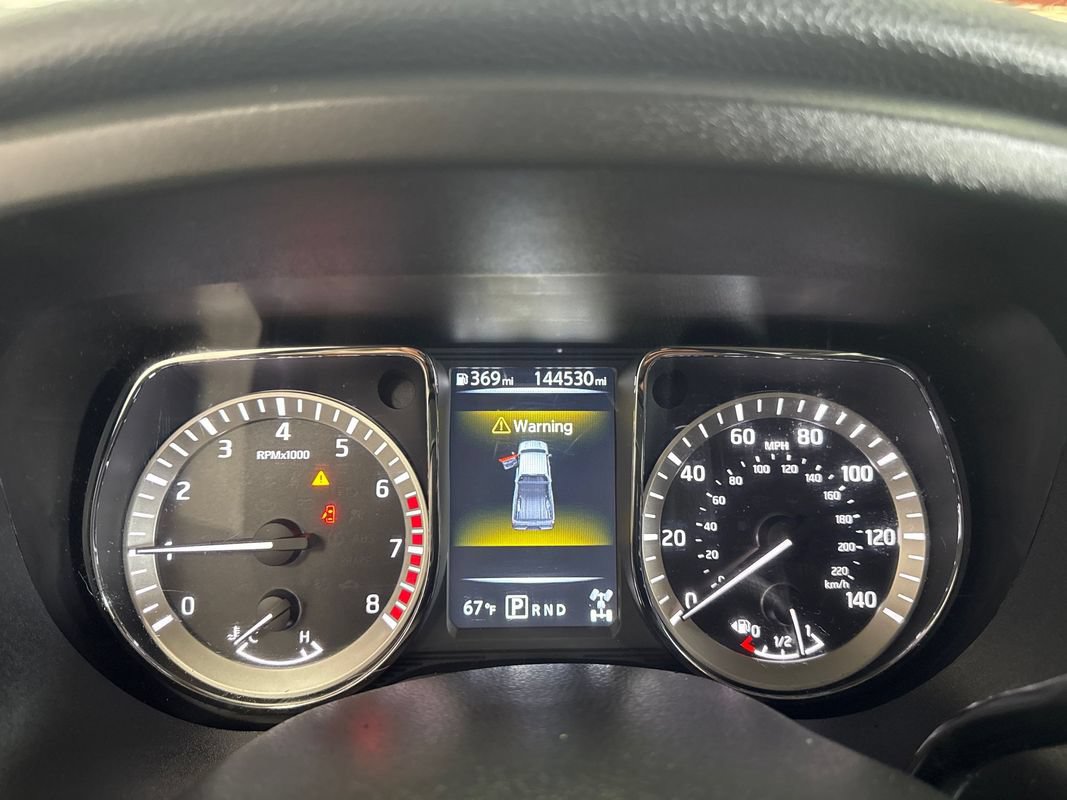 Used 2018 Nissan Titan SV AWD/4WD image 11