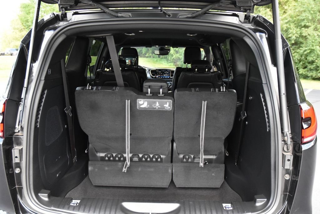 Used 2021 Chrysler Pacifica Touring-L w/ Uconnect Theater Family Group FWD image 40