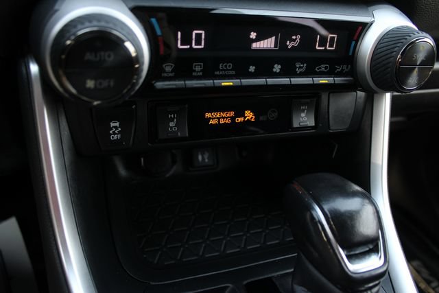 Used 2019 Toyota RAV4 XSE w/ Carpet Mat Package AWD/4WD image 18