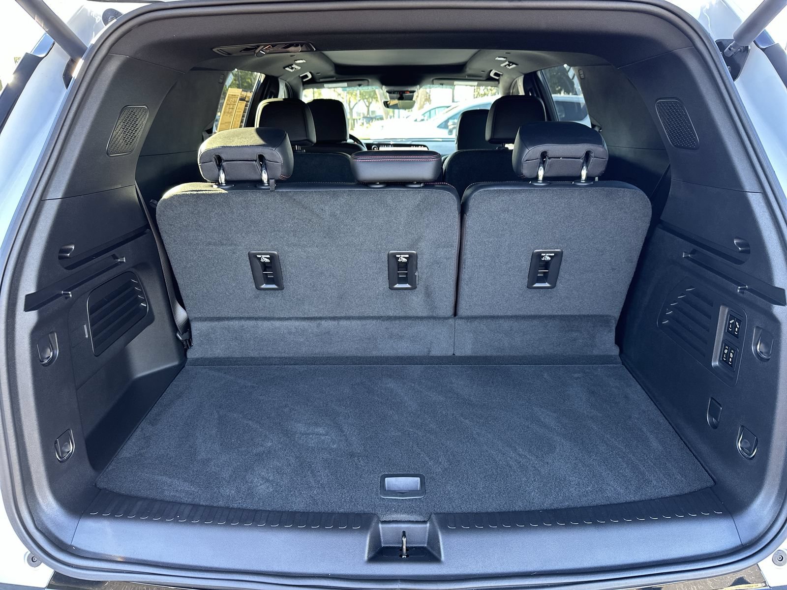 Used 2026 Chevrolet Traverse RS FWD image 33