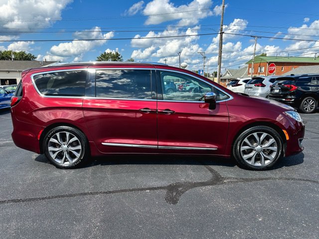 Used 2019 Chrysler Pacifica Limited w/ Tire & Wheel Group FWD image 9