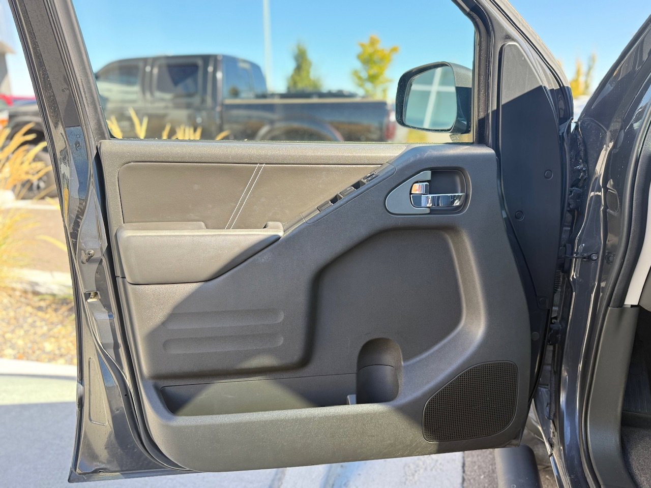 Used 2015 Nissan Frontier PRO-4X image 10