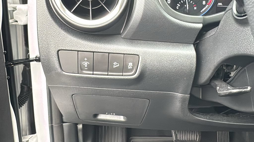 Used 2023 Hyundai Kona SE FWD image 14