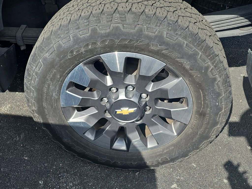 Used 2024 Chevrolet Silverado 2500 Custom w/ Custom Value Package image 7