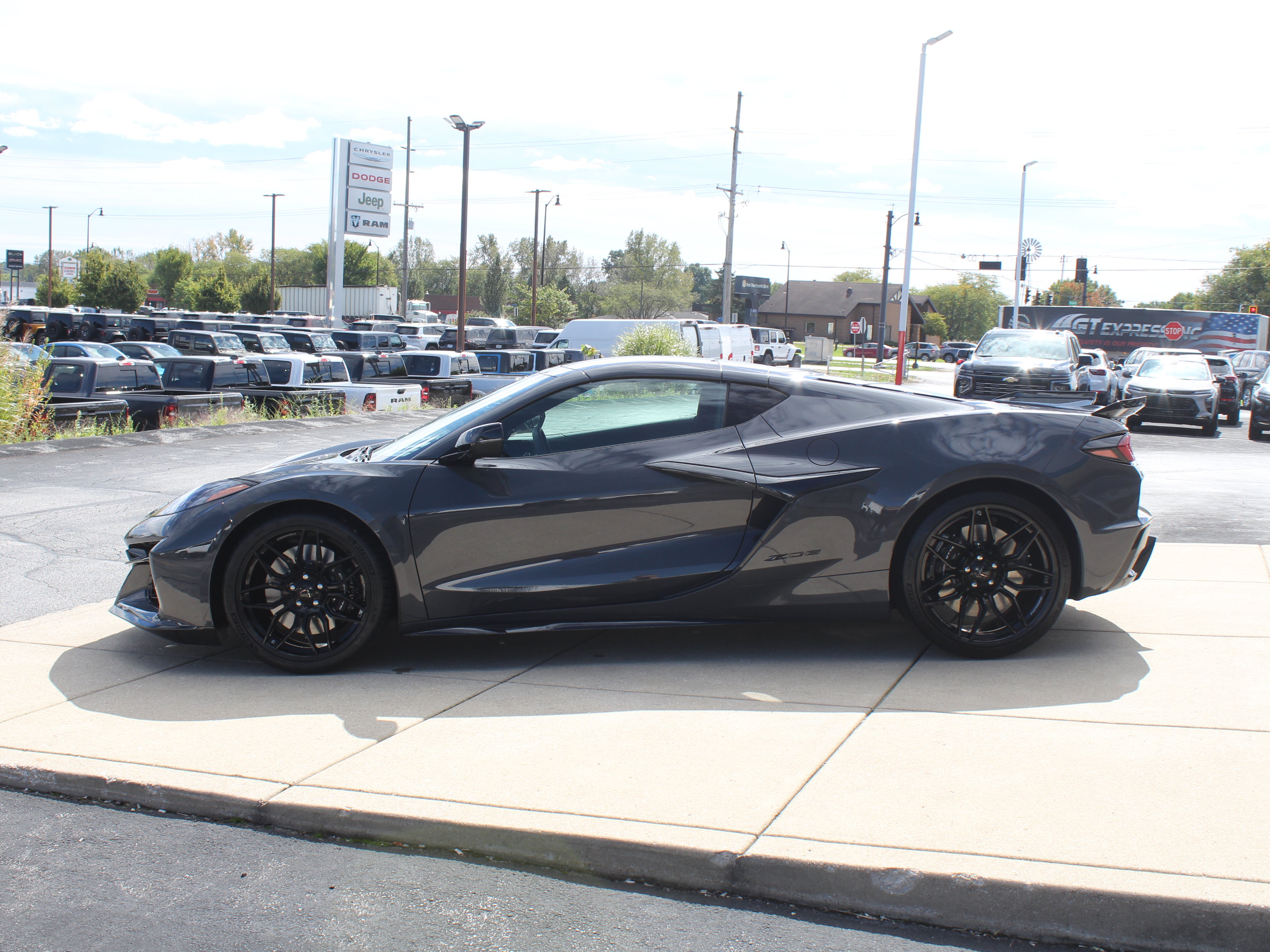 New 2027 Chevrolet Corvette Z06 w/ Stealth Interior Trim Package RWD image 9
