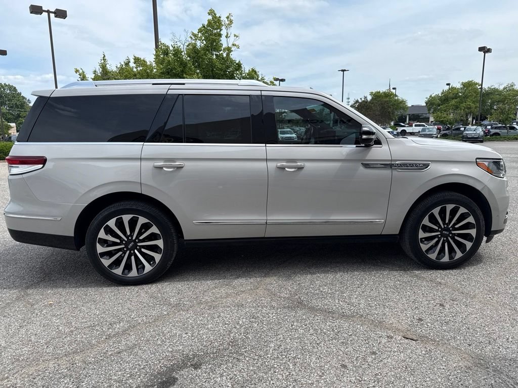 Used 2024 Lincoln Navigator Reserve AWD/4WD image 13
