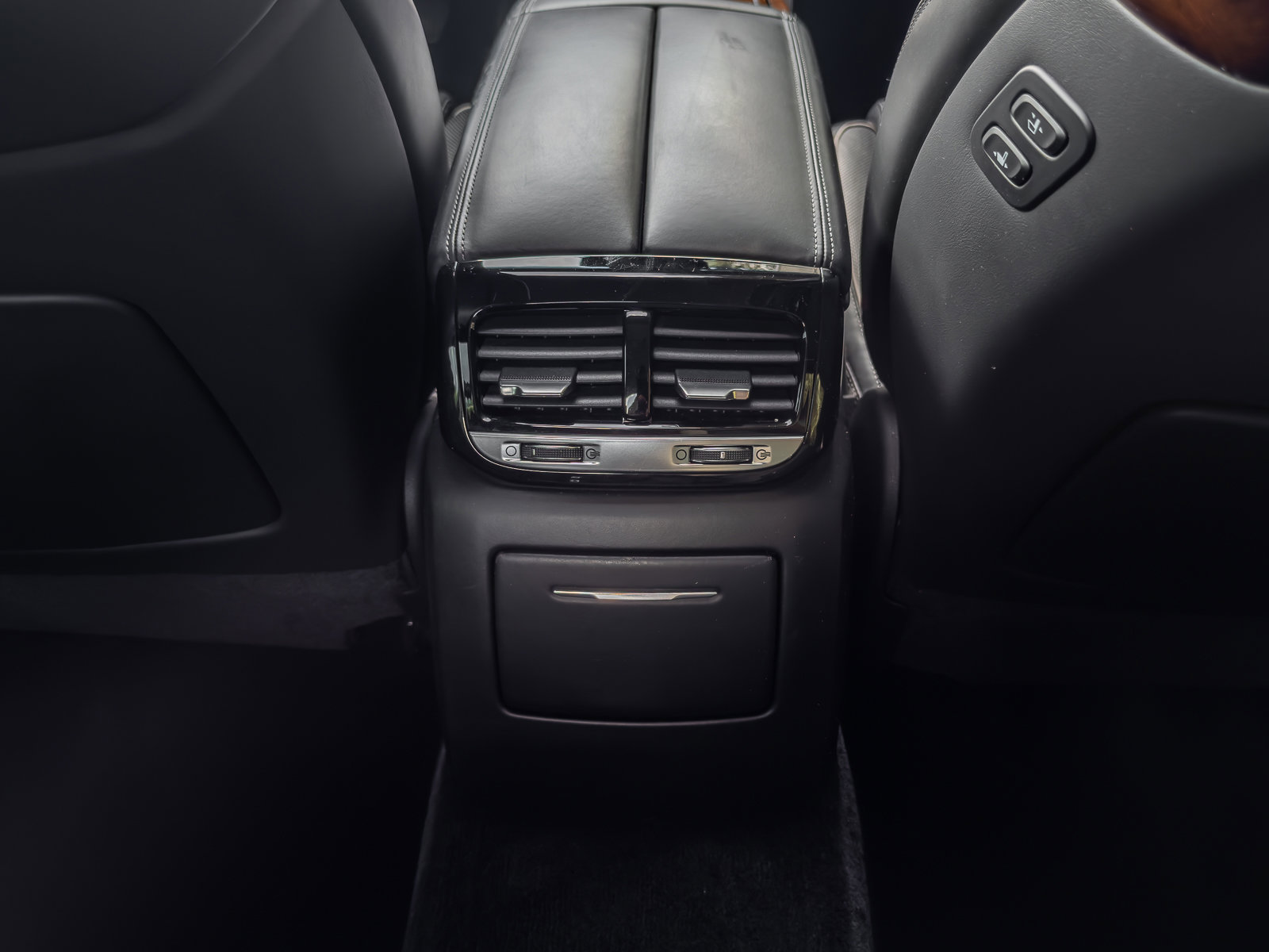 Used 2018 Genesis G90 5.0 Ultimate RWD image 70