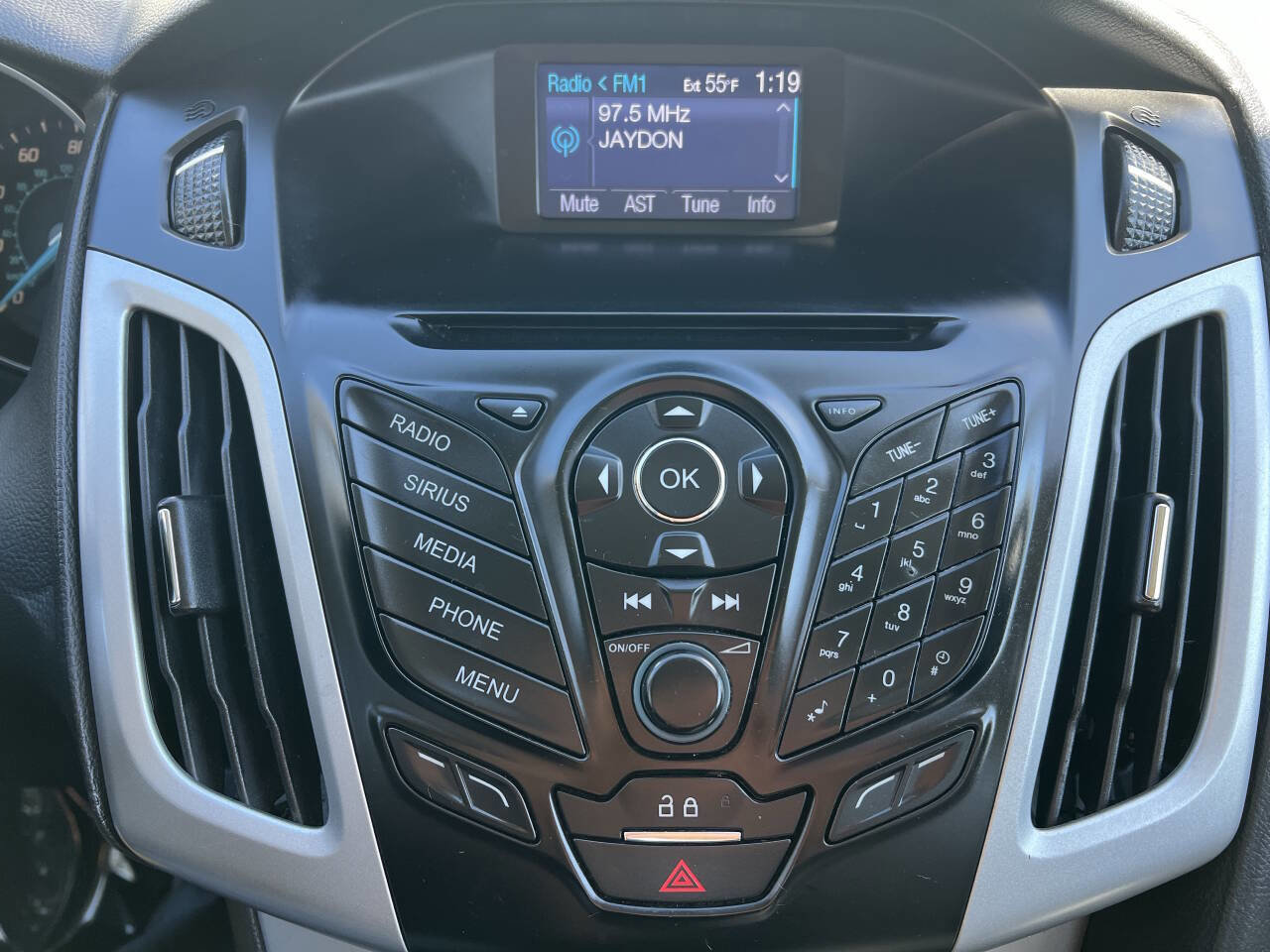 Used 2014 Ford Focus SE w/ Equipment Group 201A image 19