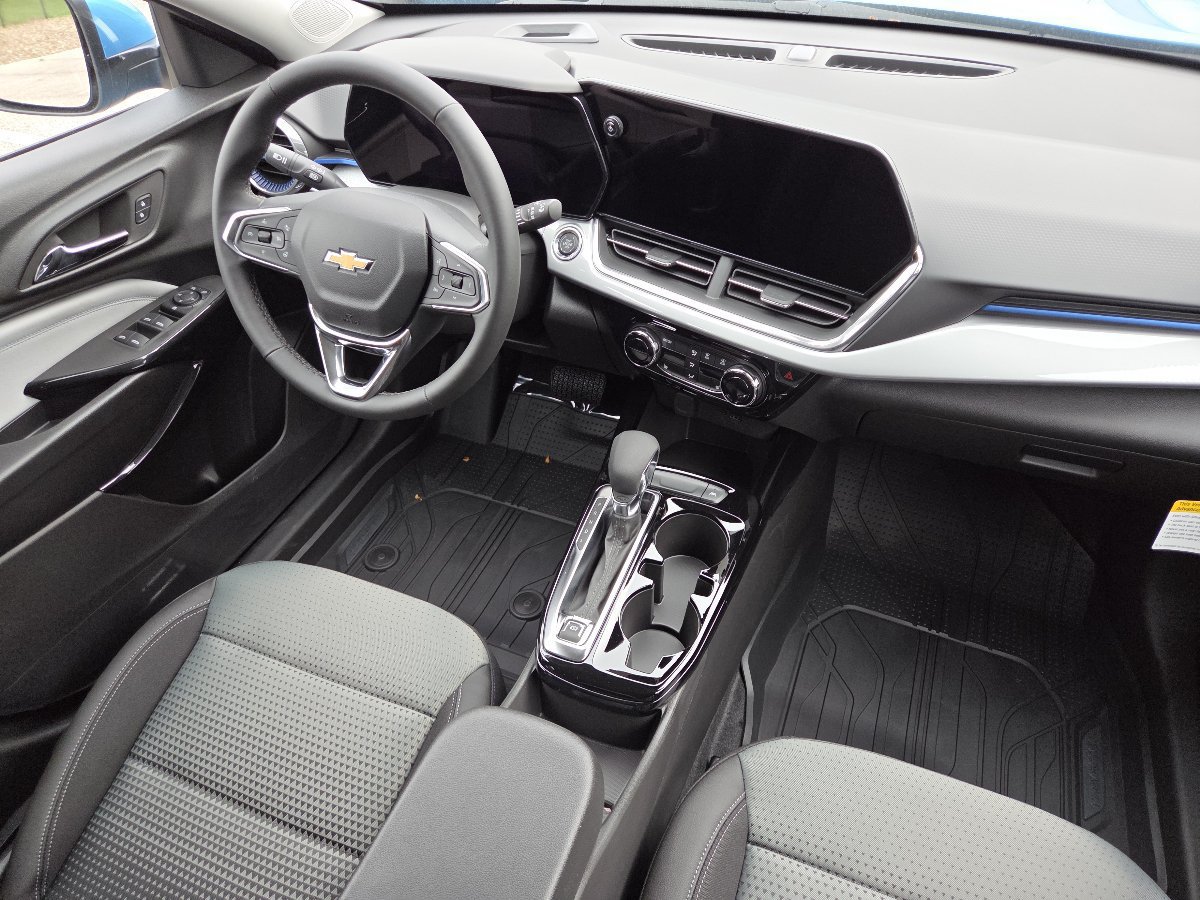 New 2026 Chevrolet Trax LT w/ LT Convenience Package FWD image 23