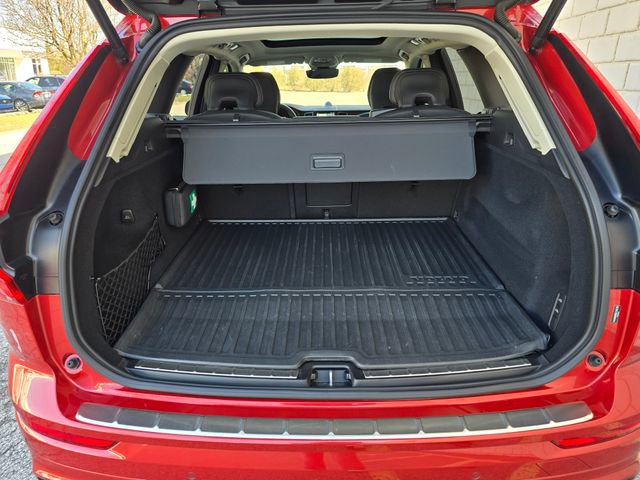 Used 2025 Volvo XC60 T8 Ultra w/ Protection Package Premier image 44