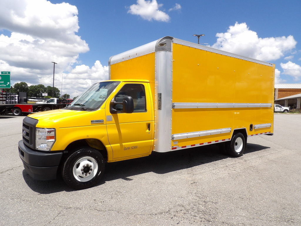 Used 2021 Ford E-350 and Econoline 350 Super Duty RWD image 3