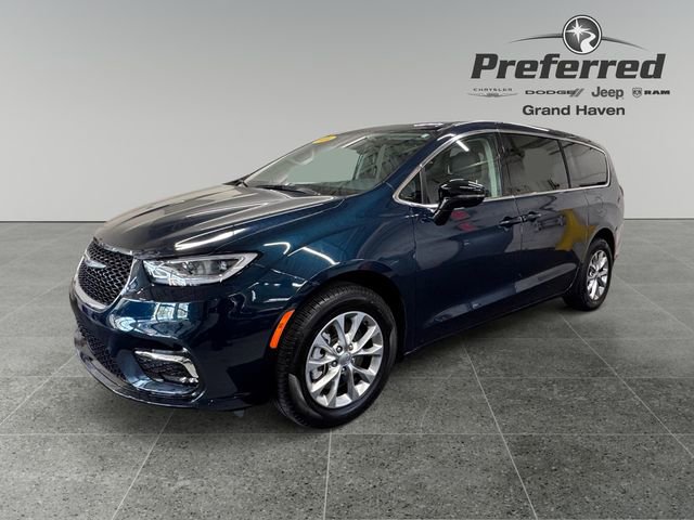 Used 2024 Chrysler Pacifica Touring-L AWD/4WD image 10