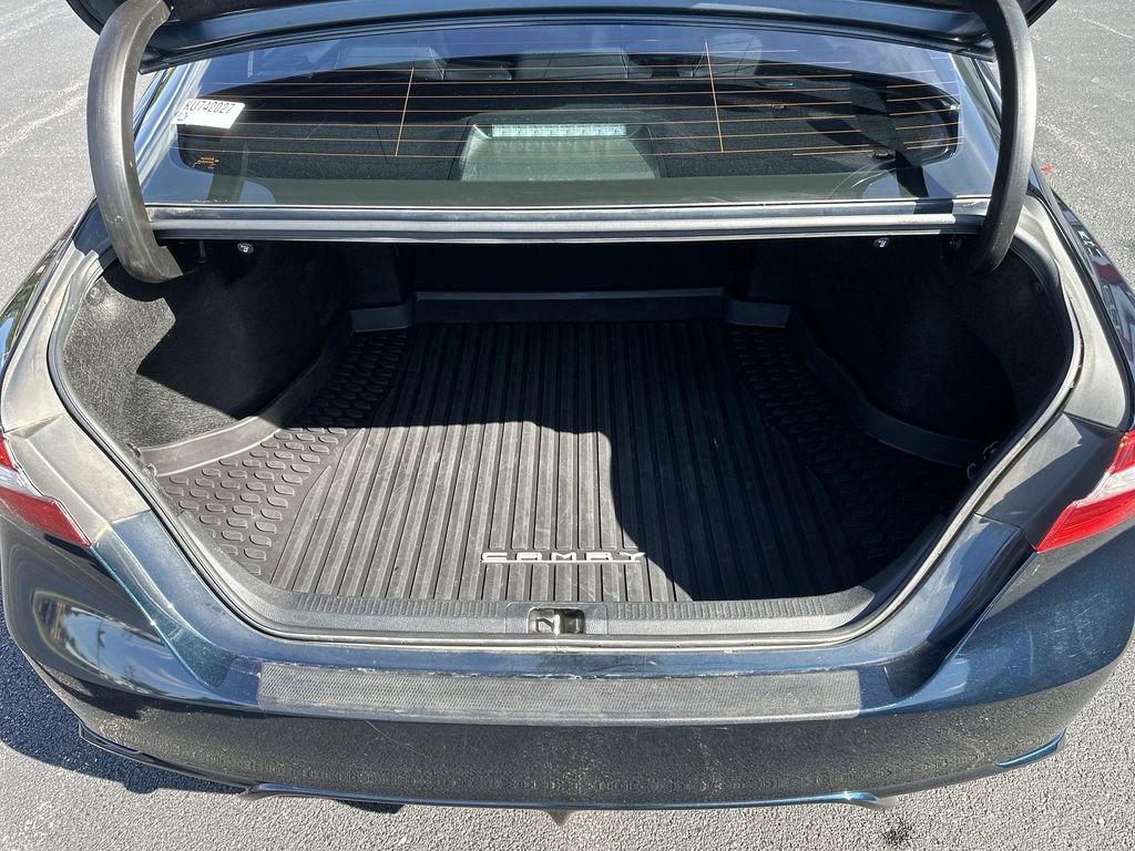 Used 2019 Toyota Camry SE w/ Convenience Package FWD image 29