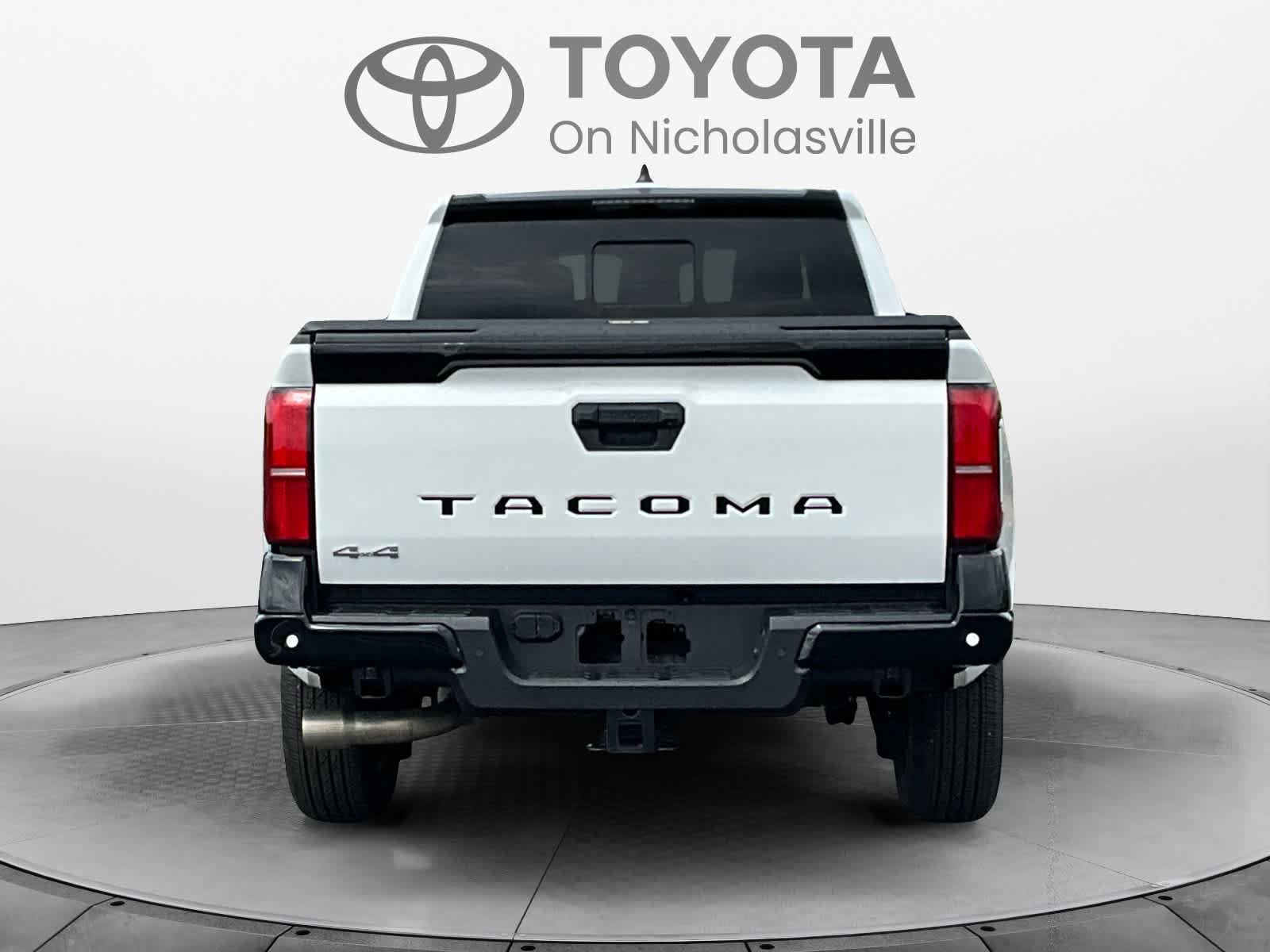 Used 2025 Toyota Tacoma SR5 w/ SR5 Upgrade Package AWD/4WD image 5
