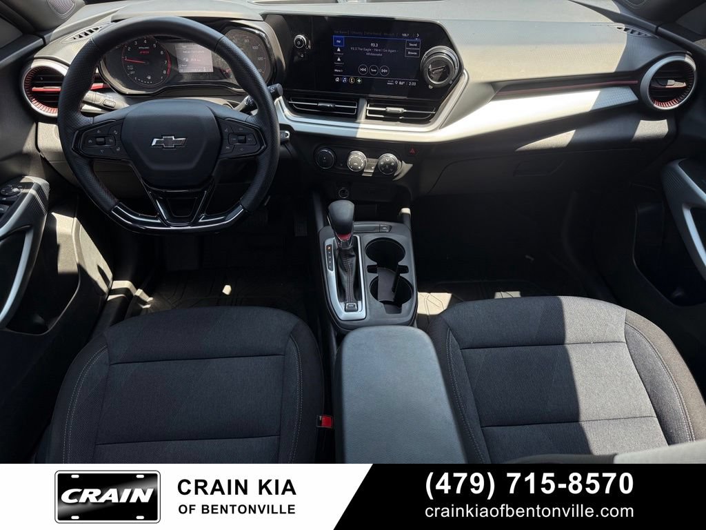 Used 2025 Chevrolet Trax RS FWD image 27