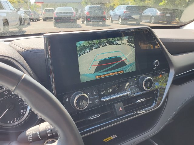 Used 2023 Toyota Highlander XLE AWD/4WD image 29