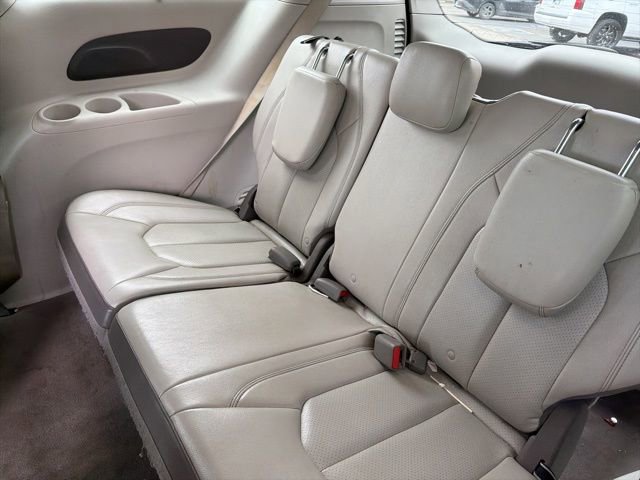 Used 2018 Chrysler Pacifica Touring-L image 13